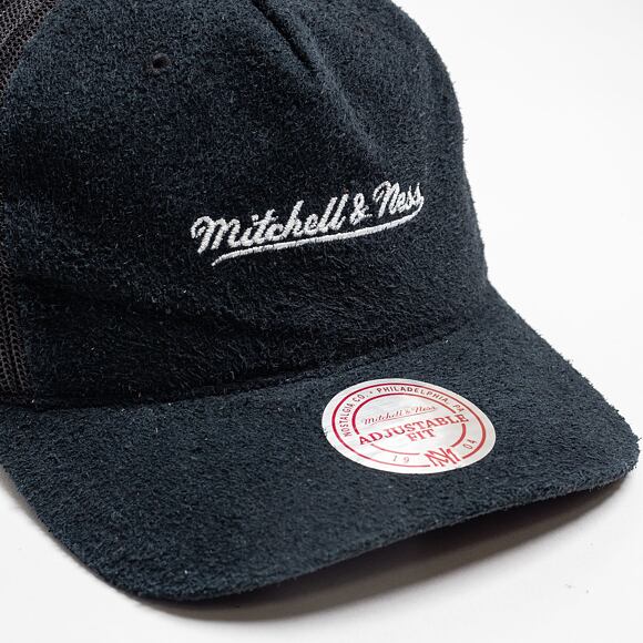 Kšiltovka Mitchell & Ness Branded Suede Trucker Black