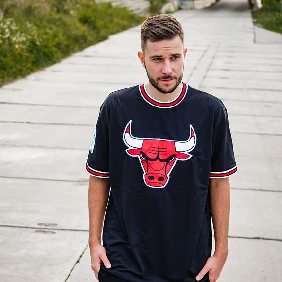 Triko New Era NBA Oversized Applique Tee Chicago Bulls Black