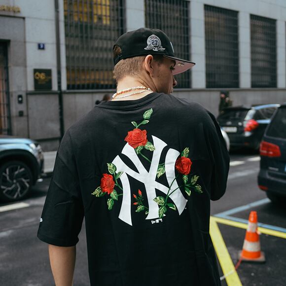 Triko New Era MLB Floral Graphic Flowers Oversized Tee New York Yankees Black / Optic White