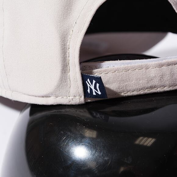 Dětská kšiltovka New Era 9FORTY Kids MLB Space New York Yankees Stone