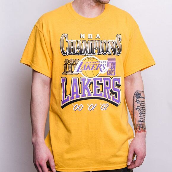 Triko Mitchell & Ness 3 x Champions Lakers Tee Los Angeles Lakers Yellow
