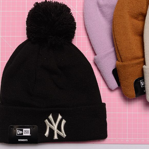 Dámský kulich New Era MLB Womens Metallic Pom Beanie New York Yankees Toasted Peanut / Metallic Gold