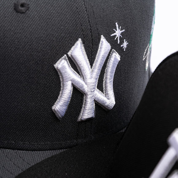 Kšiltovka New Era - MLB Planet Icon 59FIFTY - NY Yankees - Steel Clouds