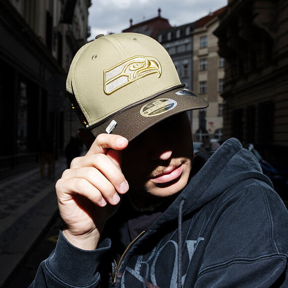 Kšiltovka New Era - NFL25 "Salute to Service" - 9SEVENTY Stretch-Snap - Seattle Seahawks