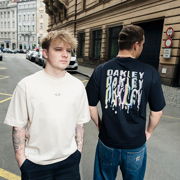 Triko Oakley - Stacked Metal Tee - Blackout