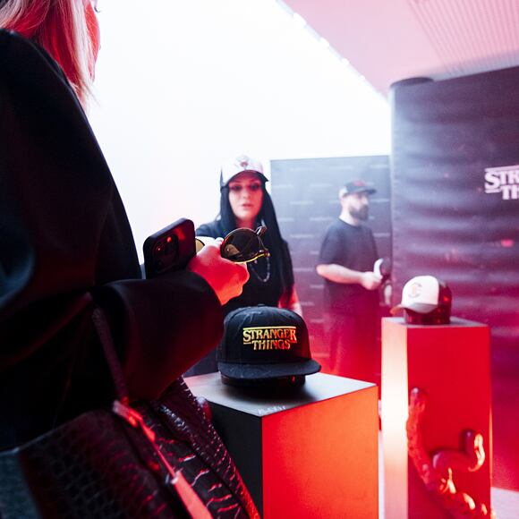 Kšiltovka New Era - All Over Vines 59FIFTY - Stranger Things - Black