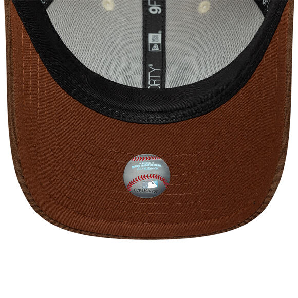 Kšiltovka New Era - MLB Cord 9FORTY M-CROWN - NY Yankees - Cream / Deep Auburn