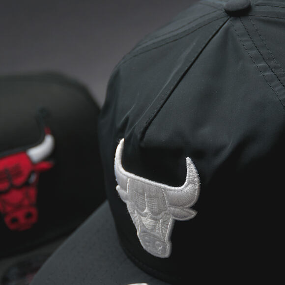 Kšiltovka New Era Premium Sport Chicago Bulls 9FIFTY Black/White Clipback