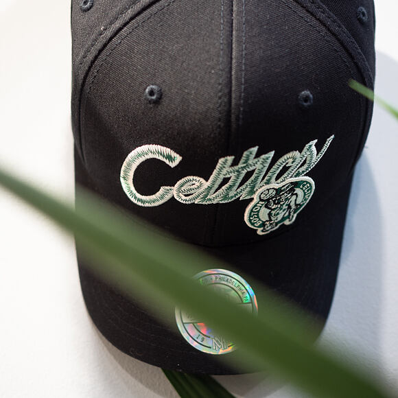 Kšiltovka Mitchell & Ness Boston Celtics Front Line Snapback