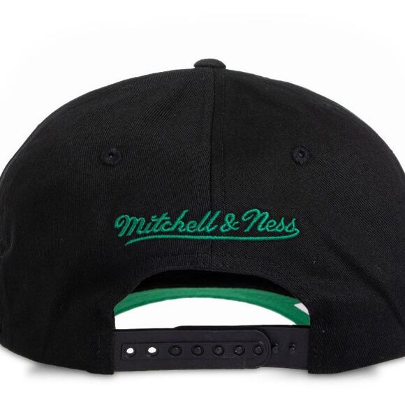 Kšiltovka Mitchell & Ness Boston Celtics High Crown 110 Snapback