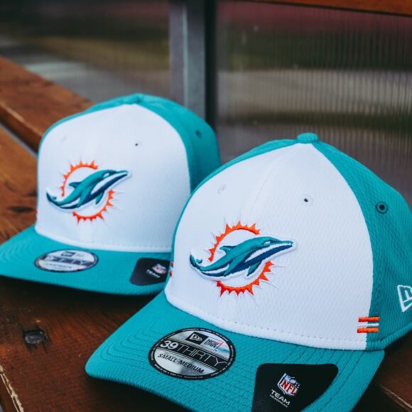 Kšiltovka New Era 39THIRTY NFL20 Sideline Home Miami Dolphins Stretch Fit Team Color