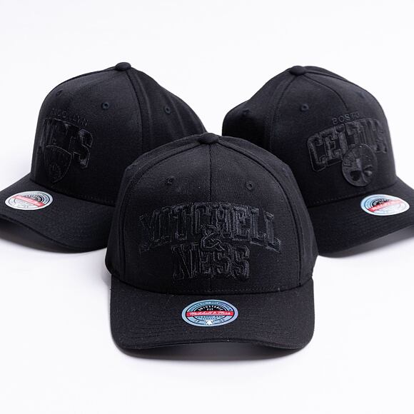 Kšiltovka Mitchell & Ness Branded Black Out Arch 110 Snapback Black