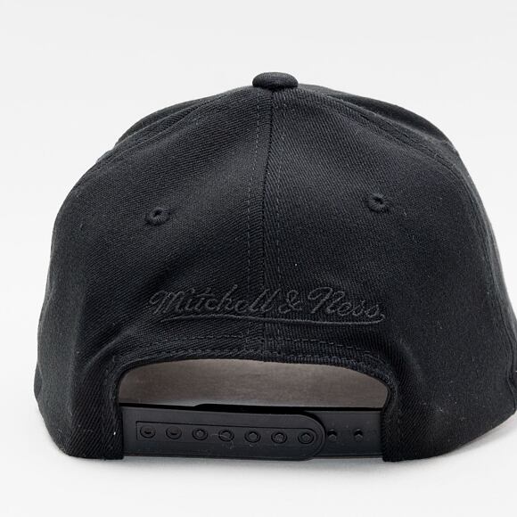 Kšiltovka Mitchell & Ness Chicago Bulls Desert Camo Redline Stretch Snapback Black