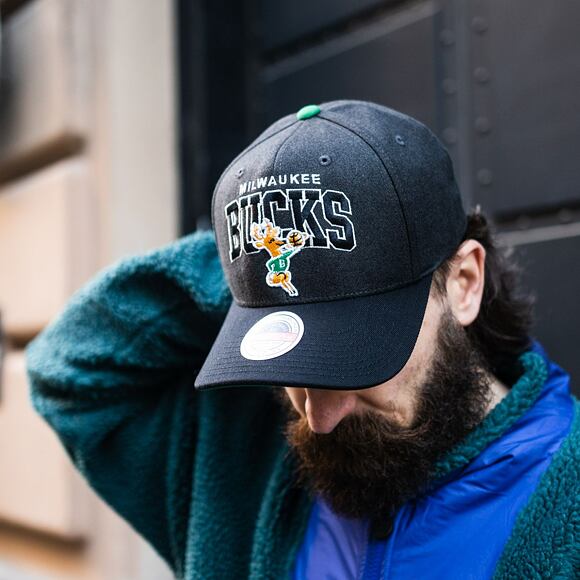 Kšiltovka Mitchell & Ness Milwaukee Bucks G2 Arch 110 Snapback Grey / Black