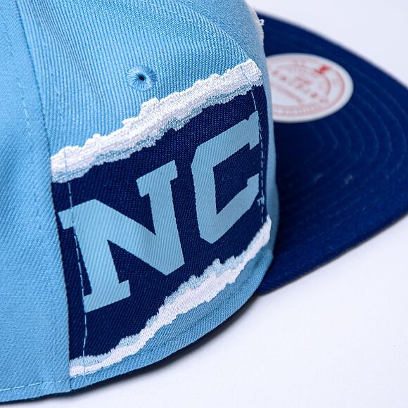 Kšiltovka Mitchell & Ness Jumbotron Snapback University Of North Carolina Navy / Light Blue