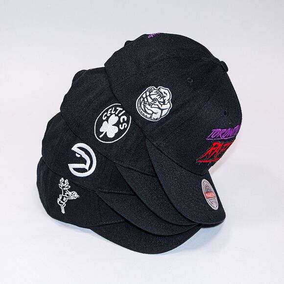 Kšiltovka Mitchell & Ness HWC Slap Sticker Classic Red Toronto Raptors Black