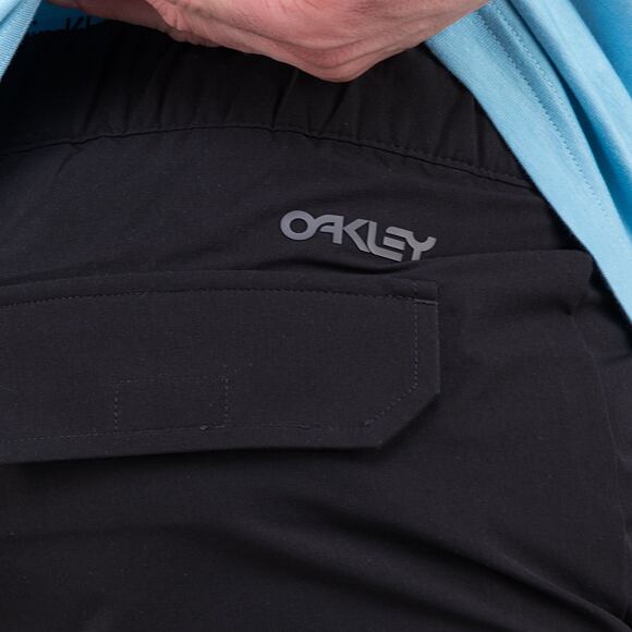 Kraťasy Oakley Roam Commuter RC Short Blackout