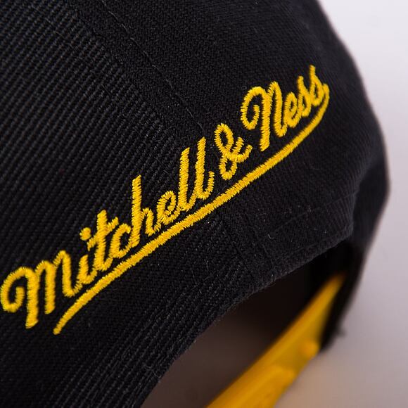 Kšiltovka Mitchell & Ness NBA Day One Snapback Bulls Yellow / Black