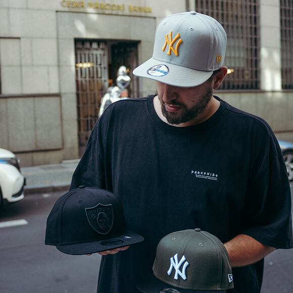 Kšiltovka New Era 9FIFTY NFL Black on Black Las Vegas Raiders Snapback