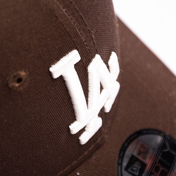 Kšiltovka New Era 9FORTY MLB League Essential Los Angeles Dodgers Dark Brown / Off White