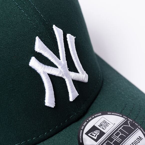Kšiltovka New Era 39THIRTY MLB League Essential New York Yankees - Dark Green / White