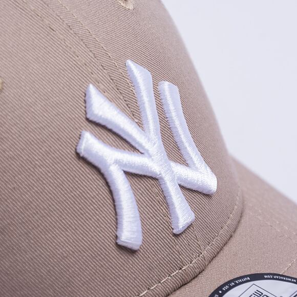 Kšiltovka New Era 9FORTY MLB Nos League Essential New York Yankees - Ash Brown / White