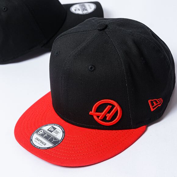 Kšiltovka New Era - F1 9FIFTY - Haas Formula 1 - Black / Scarlet