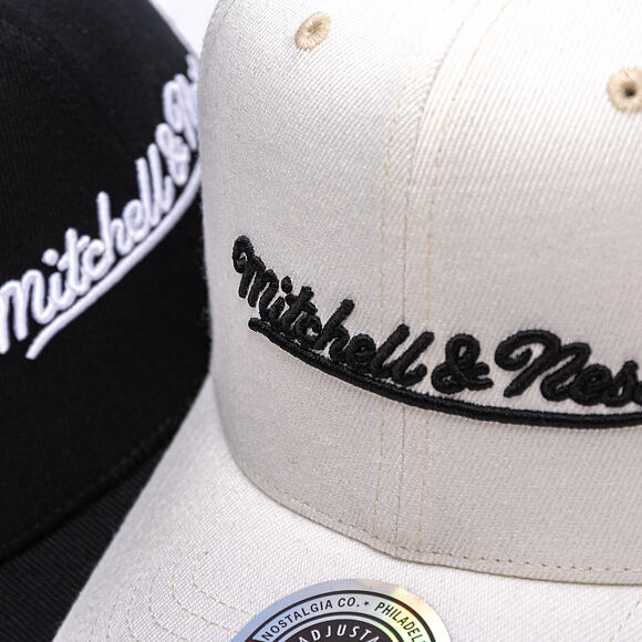 Kšiltovka Mitchell & Ness - Branded Script Stretch - Off White