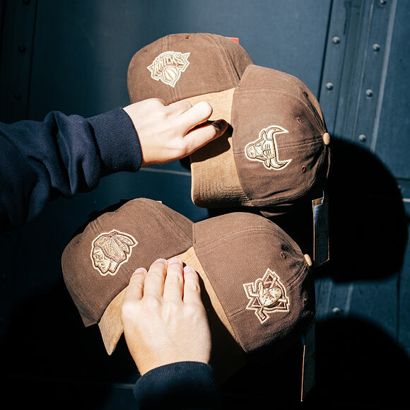 Kšiltovka Mitchell & Ness - NBA Lux Chain Strapback - New York Knicks - Brown