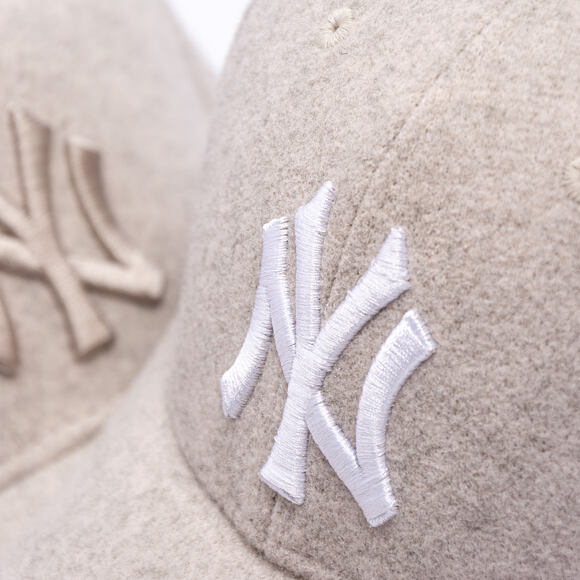 Kšiltovka New Era - MLB Melton Wool 9FORTY - NY Yankees - Stone / White