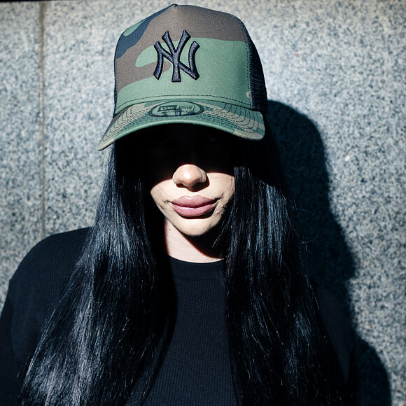 Kšiltovka New Era - MLB Clean Trucker 9FORTY Trucker - NY Yankees - Woodland Camo / Black