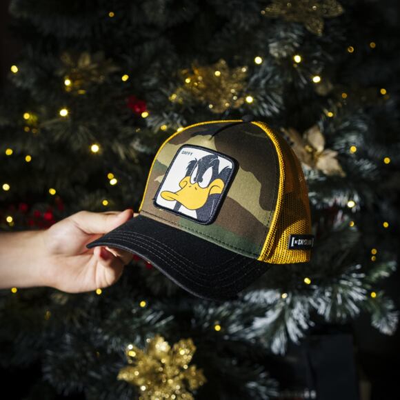 Kšiltovka Capslab - Trucker Looney Tunes - Daffy Duck v.3 Trucker Camo / Yellow
