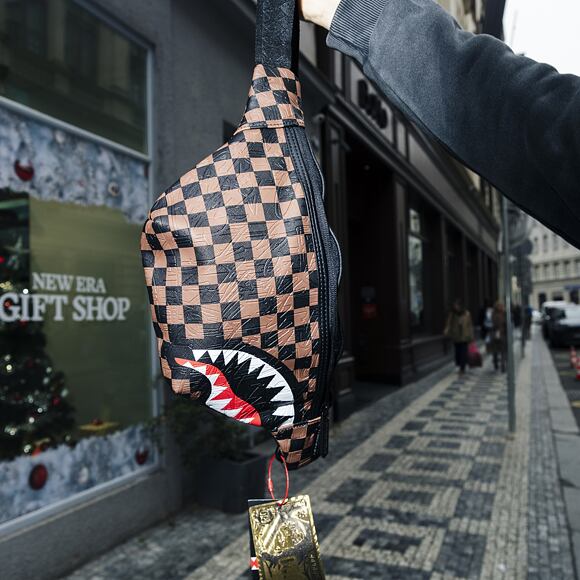 Ledvinka Sprayground Check 2 Emboss Savvy Crossbody