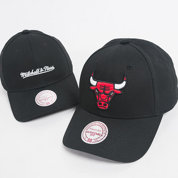 Kšiltovka Mitchell & Ness Team Logo Low Pro Chicago Bulls Black Snapback