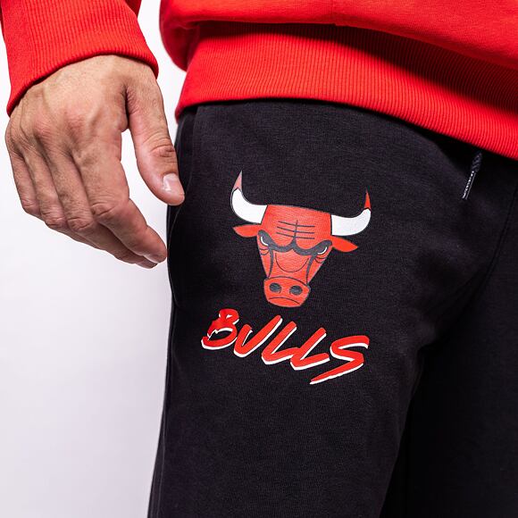 Tepláky New Era NBA Script Joggers Chicago Bulls Black/Red