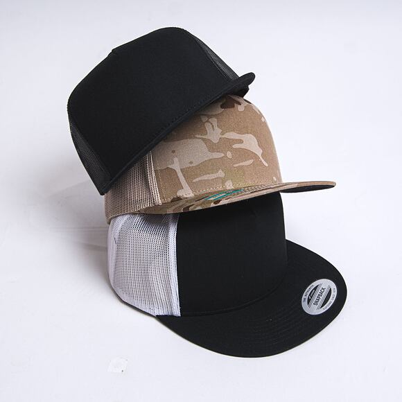 Kšiltovka Yupoong Classic Trucker 2-Tone Black/White 6006T