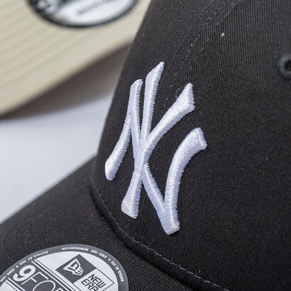 Kšiltovka New Era - MLB Essential 9FORTY - NY Yankees - Black / White