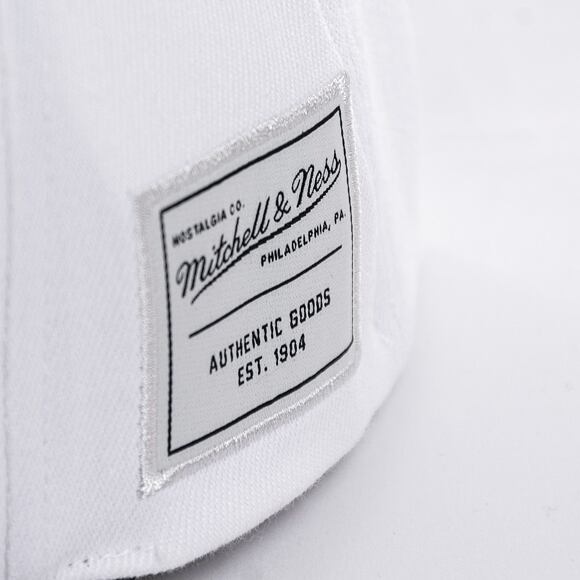 Kšiltovka Mitchell & Ness Branded Comfy Core Stretch Snapback White-Black