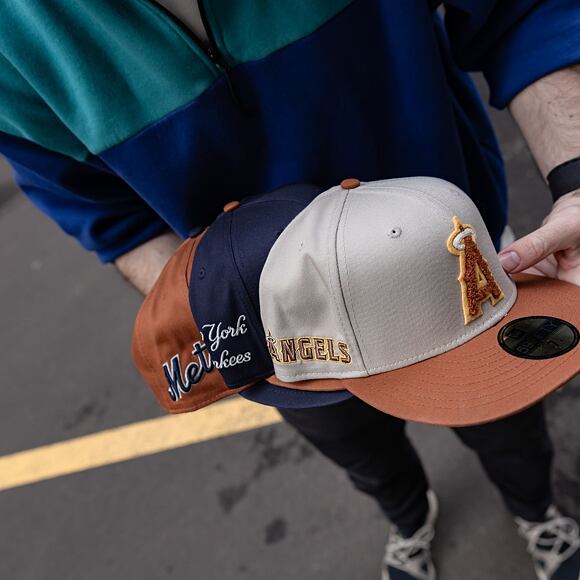Kšiltovka New Era 59FIFTY MLB Boucle Anaheim Angels Stone / Caramel Brown / Pineapple