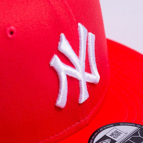 Kšiltovka New Era 9FIFTY MLB League Essential New York Yankees Lava Red / White