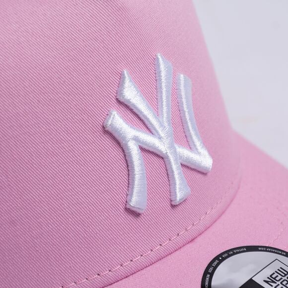 Kšiltovka New Era 9FORTY A-Frame Trucker MLB League Essential New York Yankees Fondant Pink / White