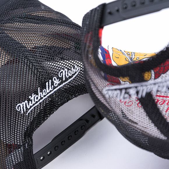 Kšiltovka Mitchell & Ness - Chicago Bulls - Year Of The Snake Trucker - Black
