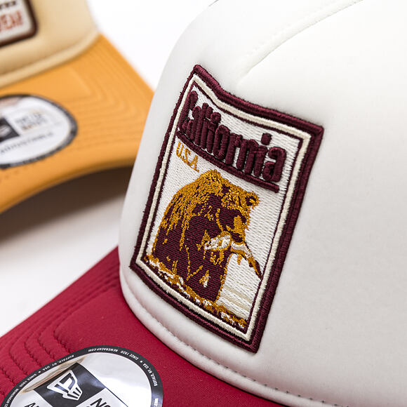 Kšiltovka New Era - Branded Graphic Patch 9FORTY Trucker - White / Cherry