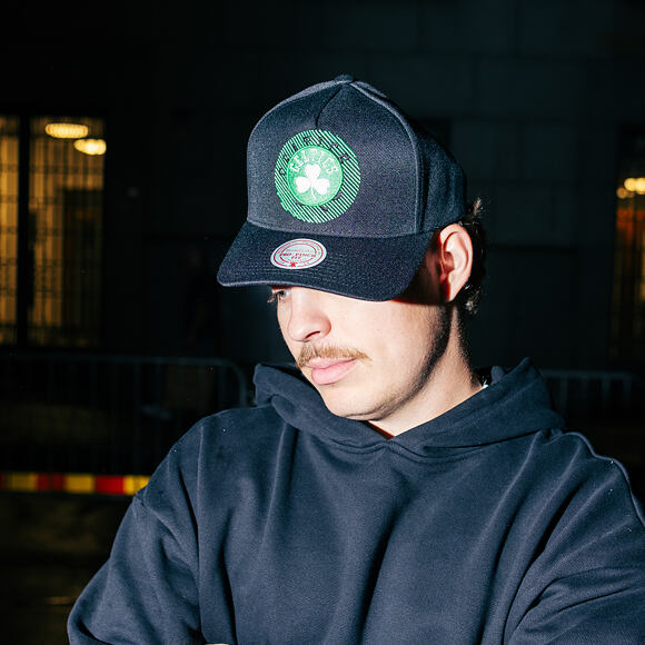 Kšiltovka Mitchell & Ness - NBA Tilted Pro Snapback - Boston Celtics - Black