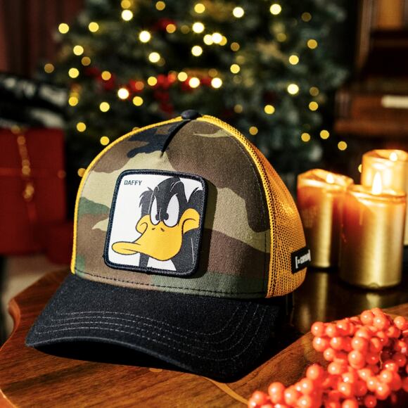 Kšiltovka Capslab - Trucker Looney Tunes - Daffy Duck v.3 Trucker Camo / Yellow