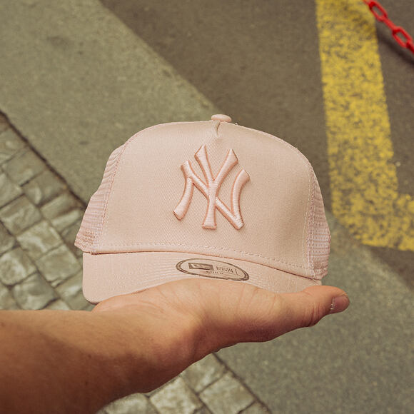 Kšiltovka New Era - MLB Outline 9FORTY A-Frame Trucker - NY Yankees - Pink Rouge / White