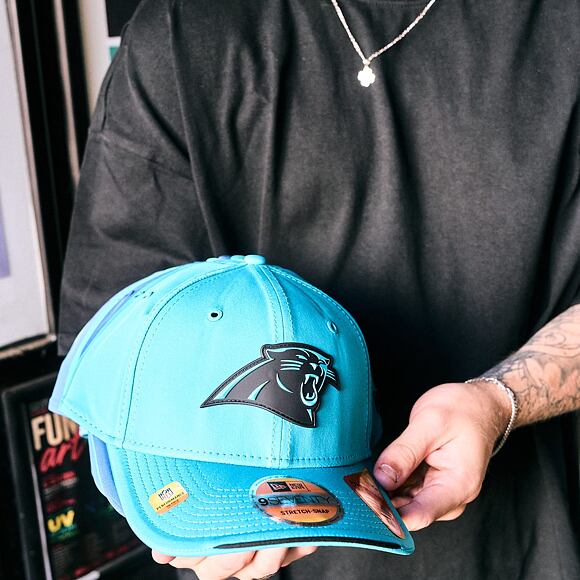 Kšiltovka New Era - NFL 2026 Sideline 9SEVENTY Stretch-Snap - Carolina Panthers - Team Color