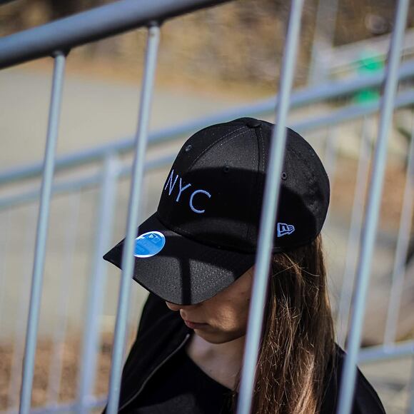 Dámská Kšiltovka New Era 9FORTY NYC Essential Black/White Strapback
