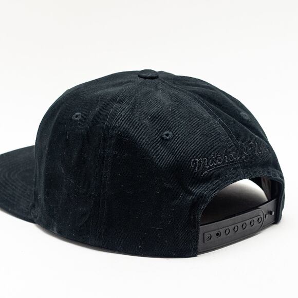 Kšiltovka Mitchell & Ness CHAMPIONS DEADSTOCK SAN ANTONIO SPURS BLACK 6MSSS21HW045-SASBLCK