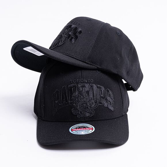 Kšiltovka Mitchell & Ness Toronto Raptors Black Out Arch 110 Snapback Black